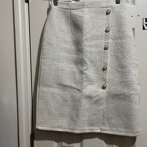 Midi elegant skirt. Pearl buttons. Brand new never been worn